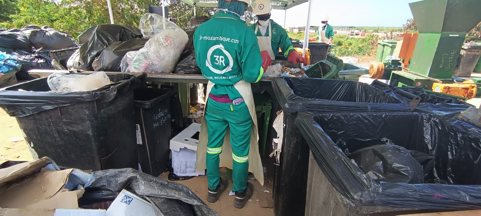 Transformamos resíduos em oportunidades para um futuro sustentável.